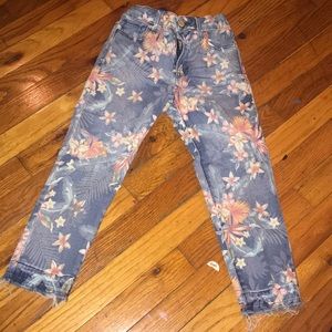 Flower 🌸 🌺 patterned girlfriend jeans
